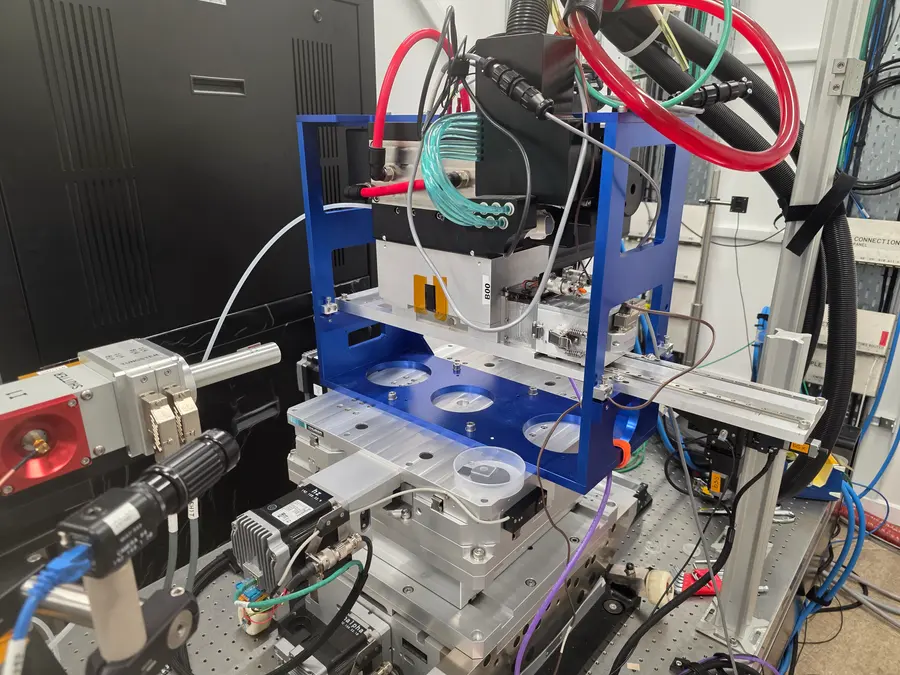 The rig, close up. Lamp heating, gas handling, and the X-ray path inside a 30 cm envelope.