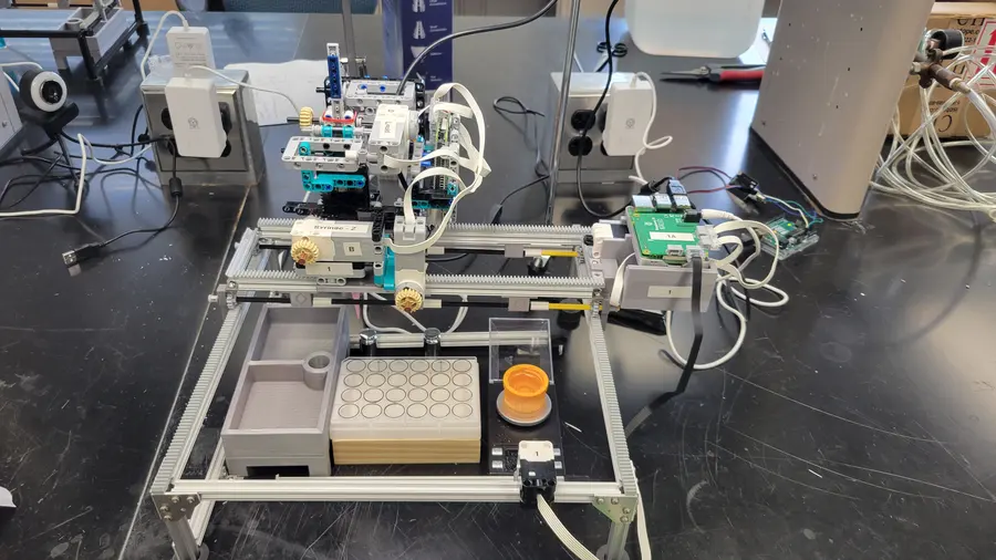 Legolas. A low-cost closed-loop experimentation platform built to teach autonomous science.