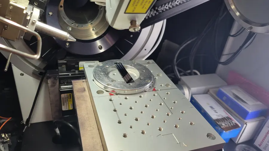Library on the goniometer. Aligned and ready for a long automated scan.